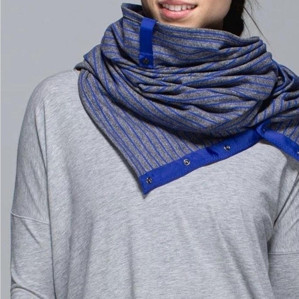 Lululemon Athletica Gray and Blue Vinyasa Scarf